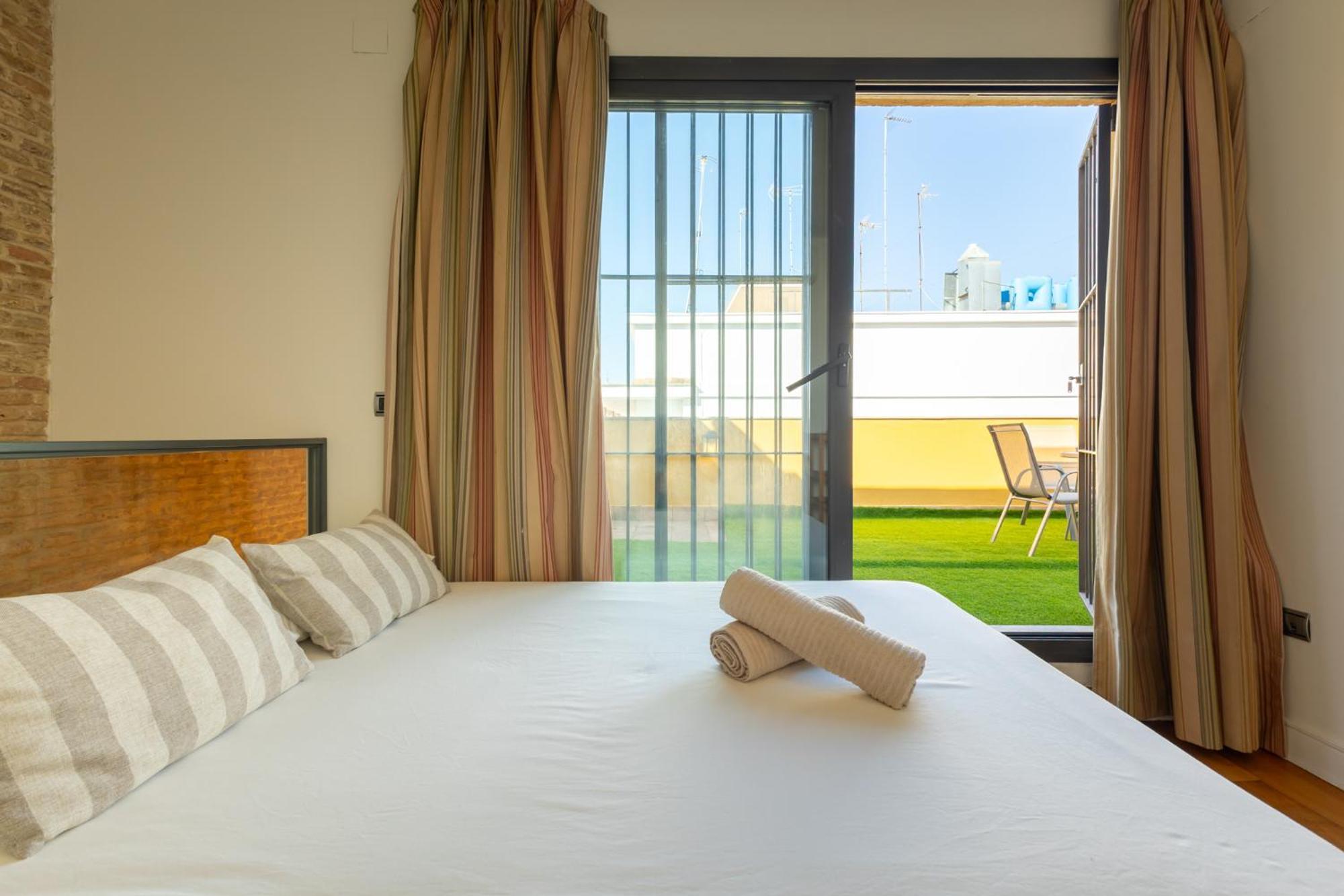 La Maestranza Charming One Or Two Bedrooms Apartments By Ocityzen Siviglia Esterno foto