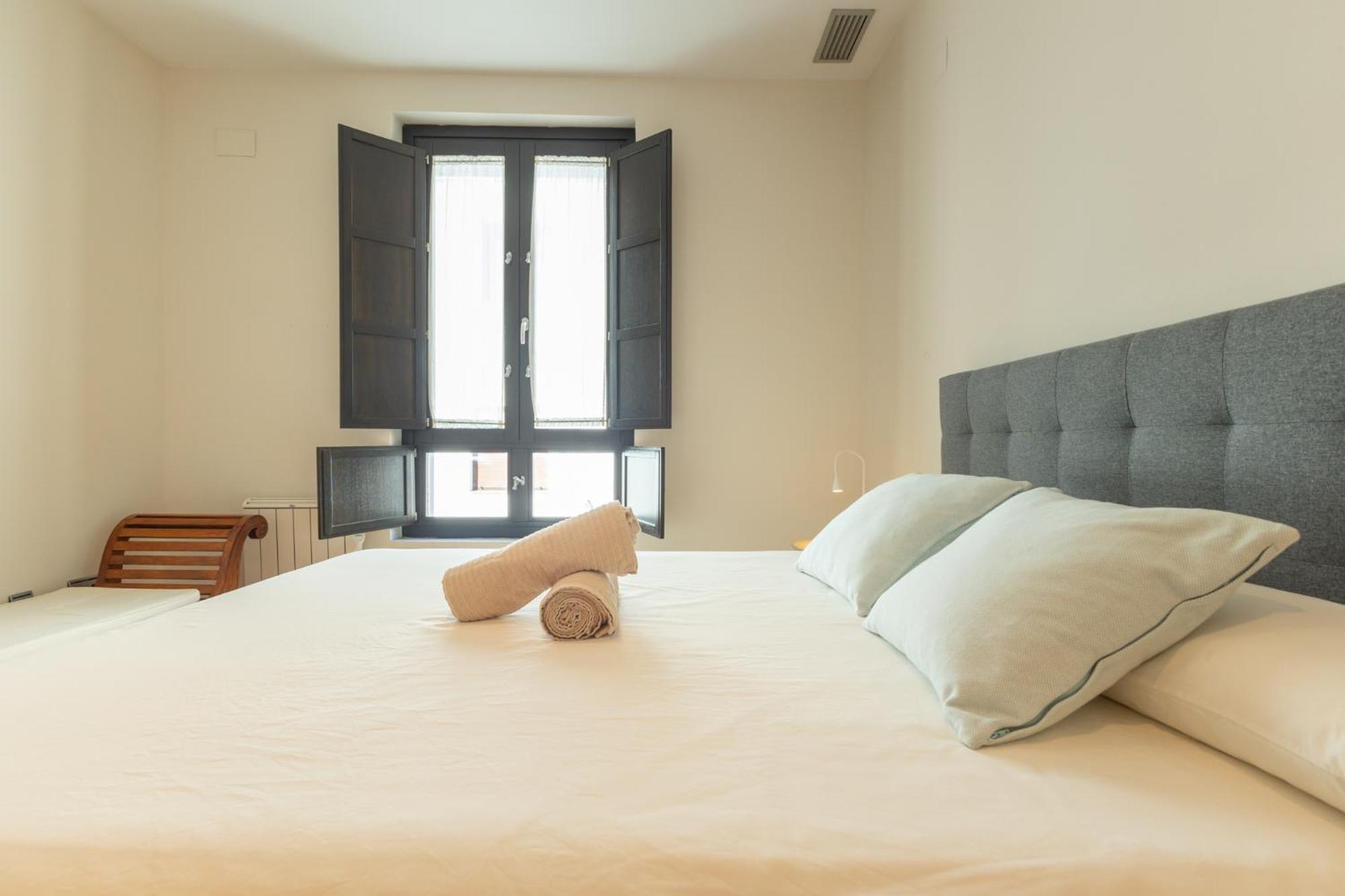 La Maestranza Charming One Or Two Bedrooms Apartments By Ocityzen Siviglia Esterno foto