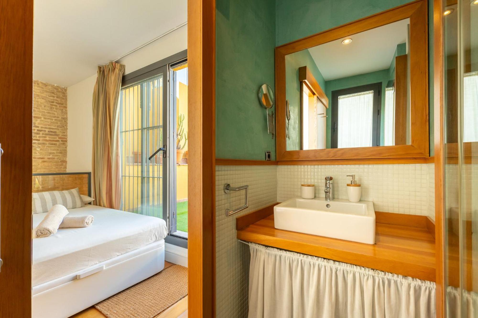La Maestranza Charming One Or Two Bedrooms Apartments By Ocityzen Siviglia Esterno foto