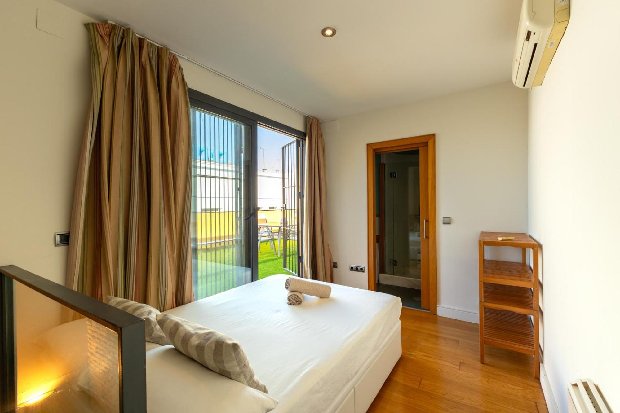 La Maestranza Charming One Or Two Bedrooms Apartments By Ocityzen Siviglia Esterno foto